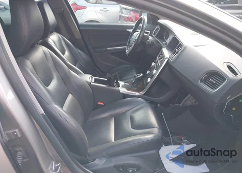 2015 Volvo V60 T5 Platinum из США, поврежденный, VIN YV140MEM7F1260882